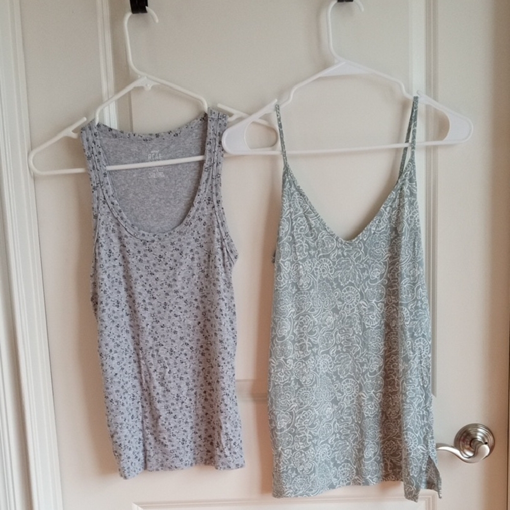 Bundle of Two Ladies Tank Tops. Aerie & Old Navy Brands. Both in Sz Small